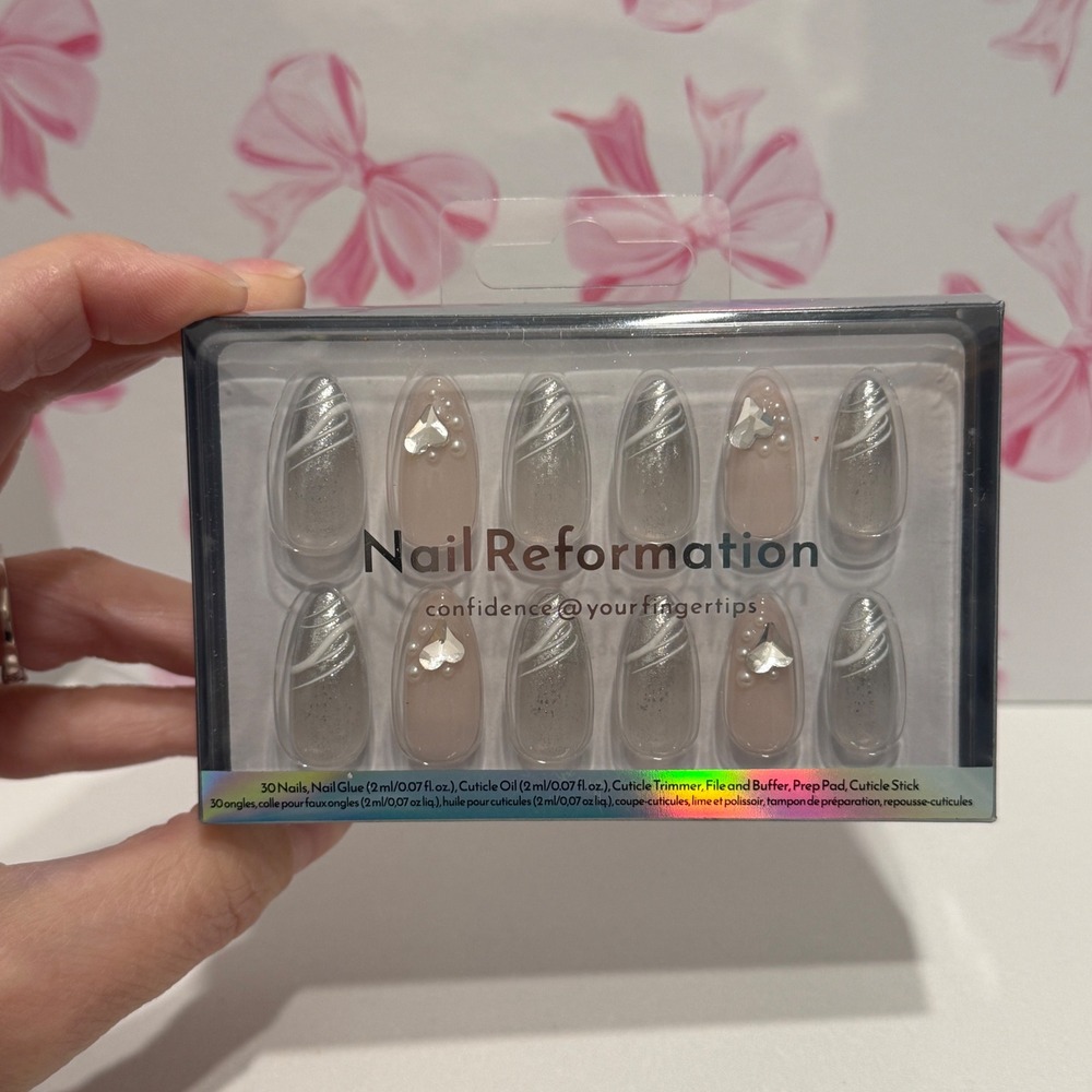 Nail‎ Reformation Press On Nails Set 30ct Silver Glitter Nude Pearl Heart Almond